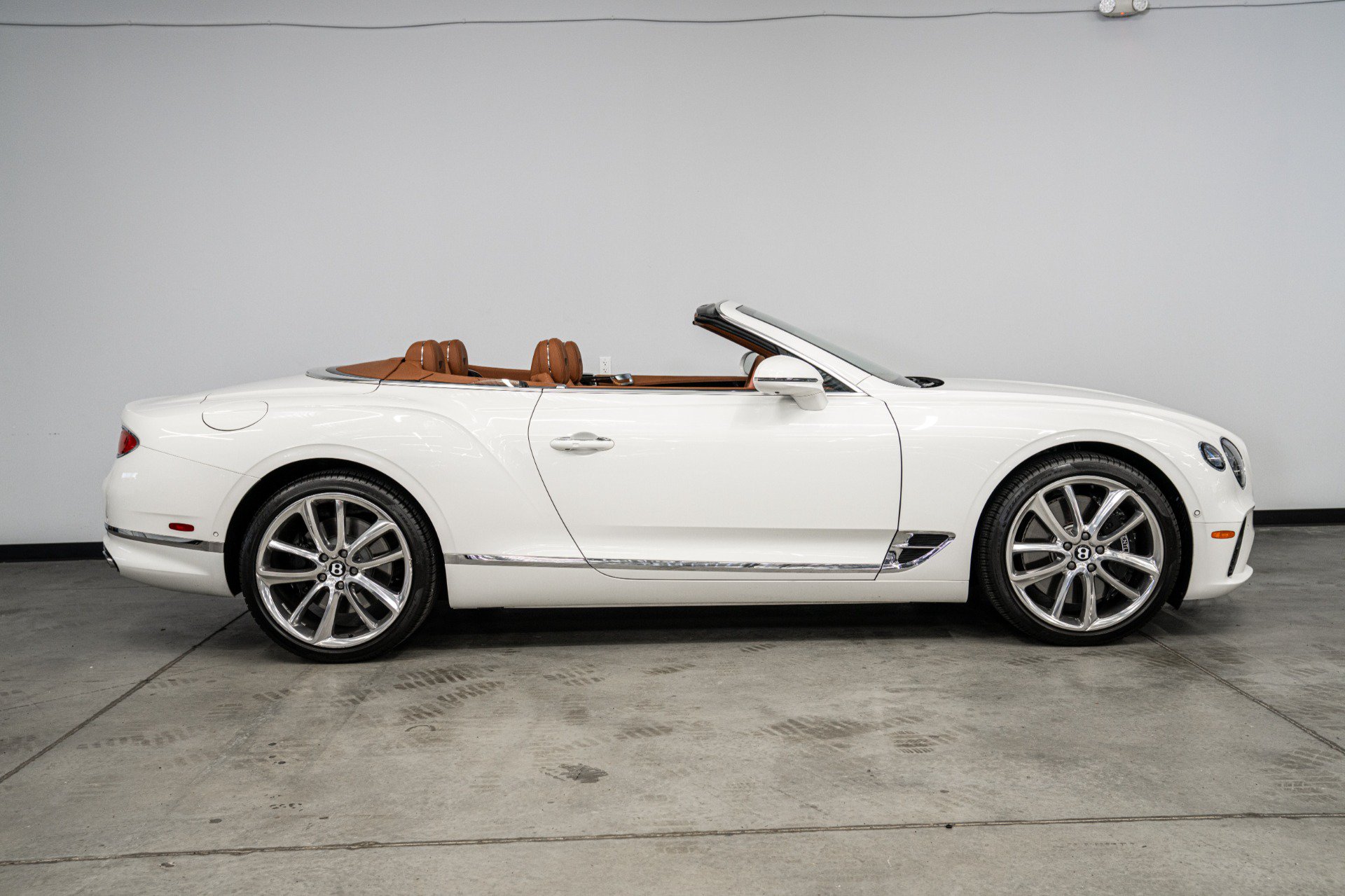 Used 2024 Bentley Continental GT Mulliner AWD/4WD image 3