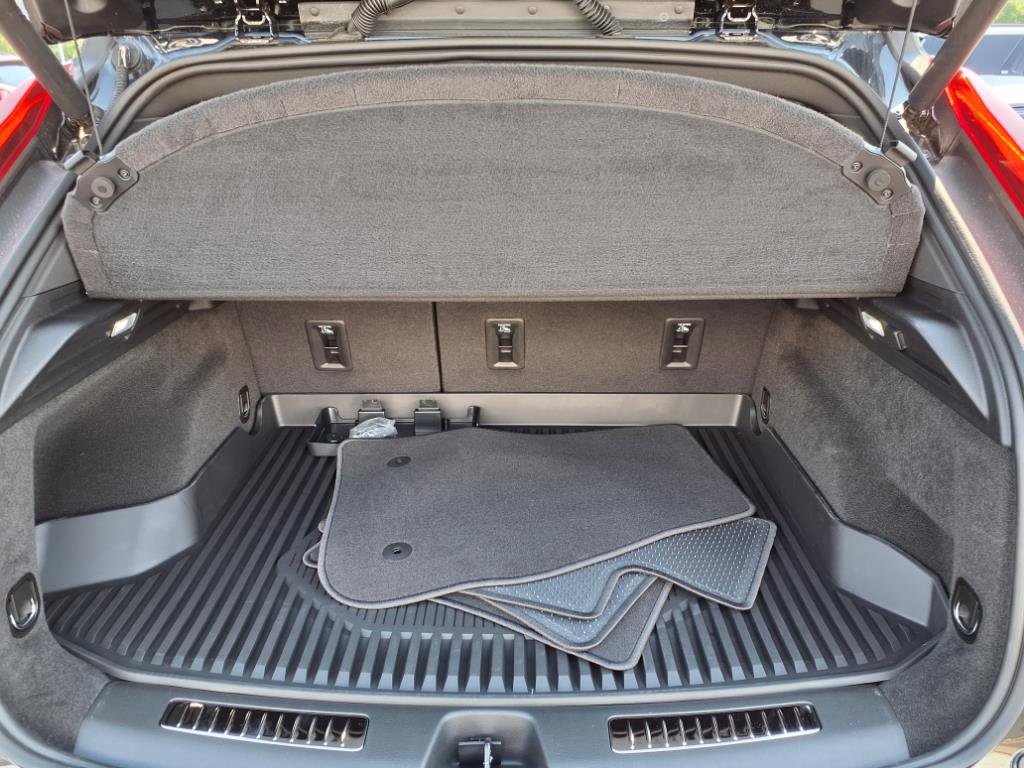 New 2025 Cadillac XT4 Premium Luxury image 12