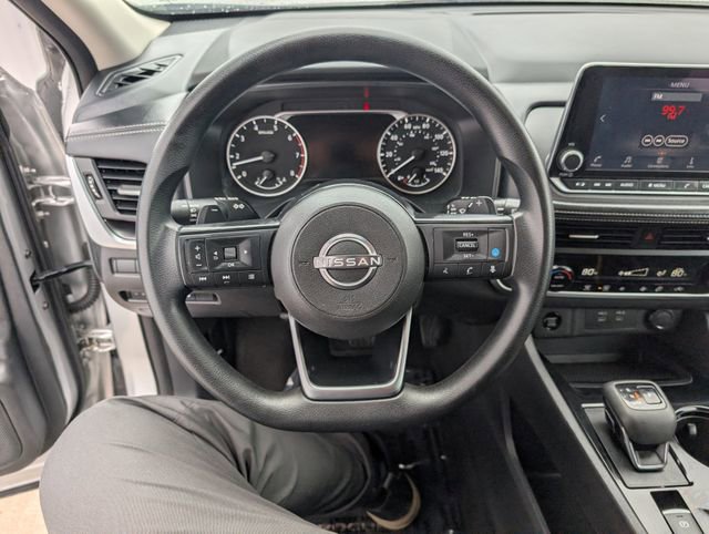 Used 2024 Nissan Rogue SV image 10