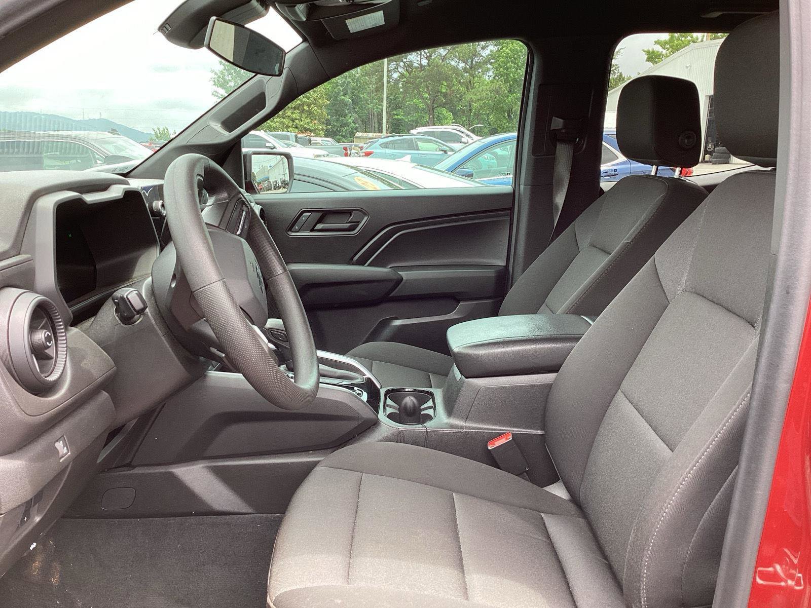 Used 2024 Chevrolet Colorado Trail Boss w/ Advanced Trailering Package AWD/4WD image 8