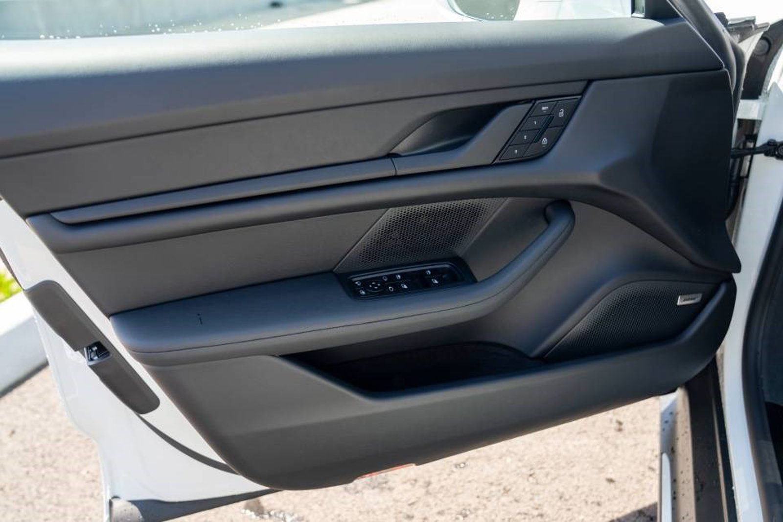 New 2026 Porsche Taycan 4S AWD/4WD image 11