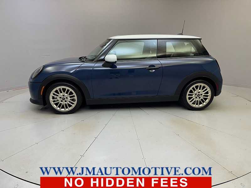 Used 2025 MINI Cooper 2-Door Hardtop FWD image 2