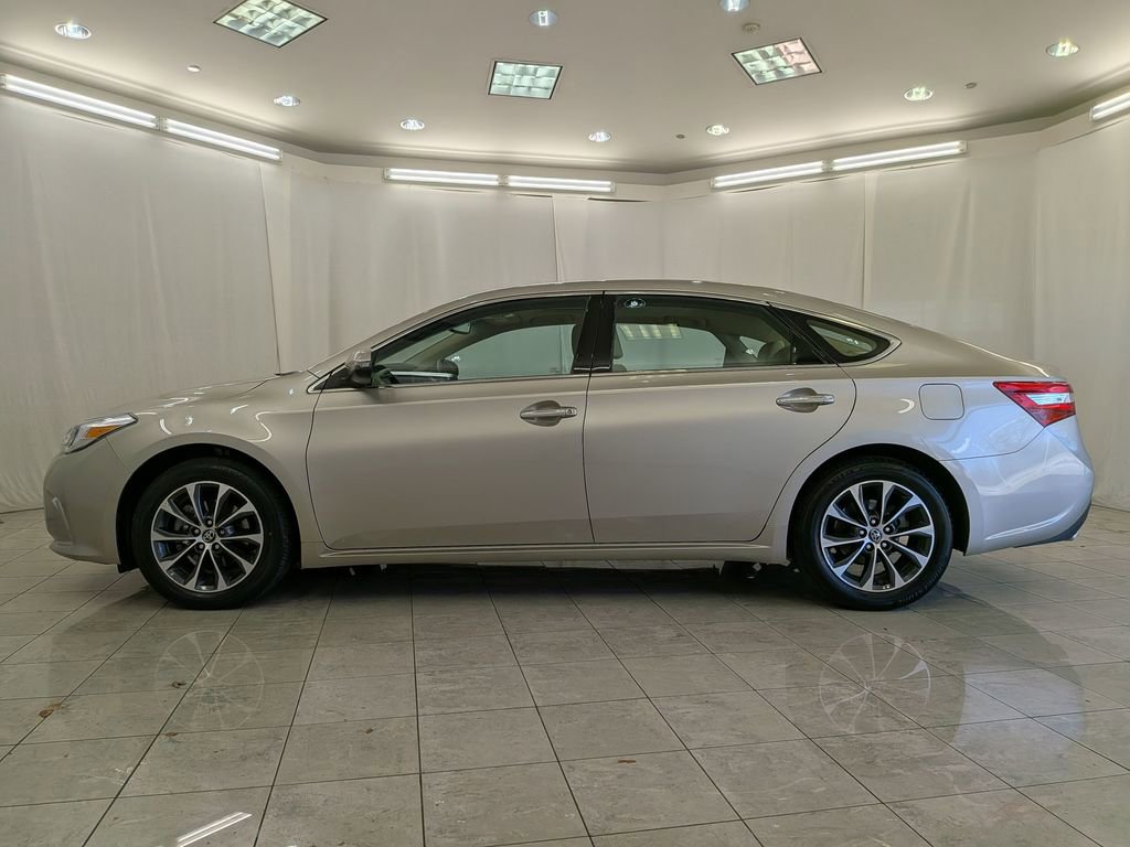 Used 2017 Toyota Avalon XLE Premium w/ All Weather Liner Package image 5