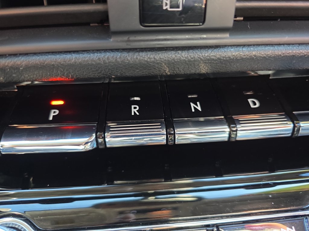 Used 2021 Lincoln Corsair AWD w/ Rear Removable Package Tray image 28