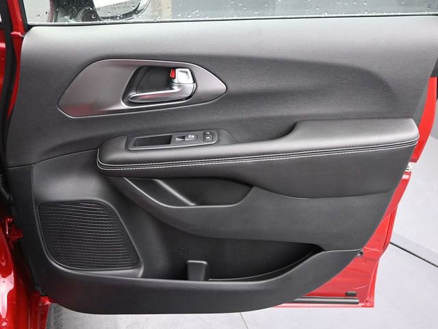 New 2026 Chrysler Voyager LX FWD image 26