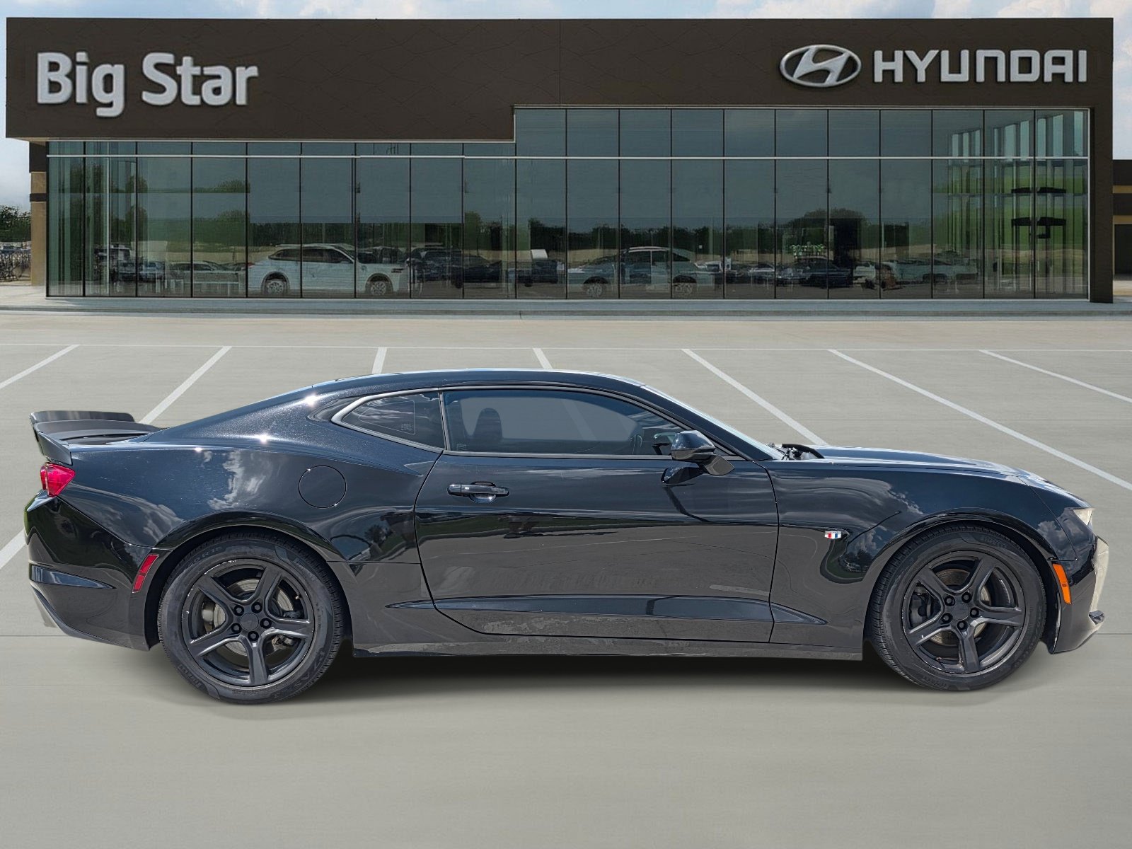 Used 2019 Chevrolet Camaro LT RWD image 5