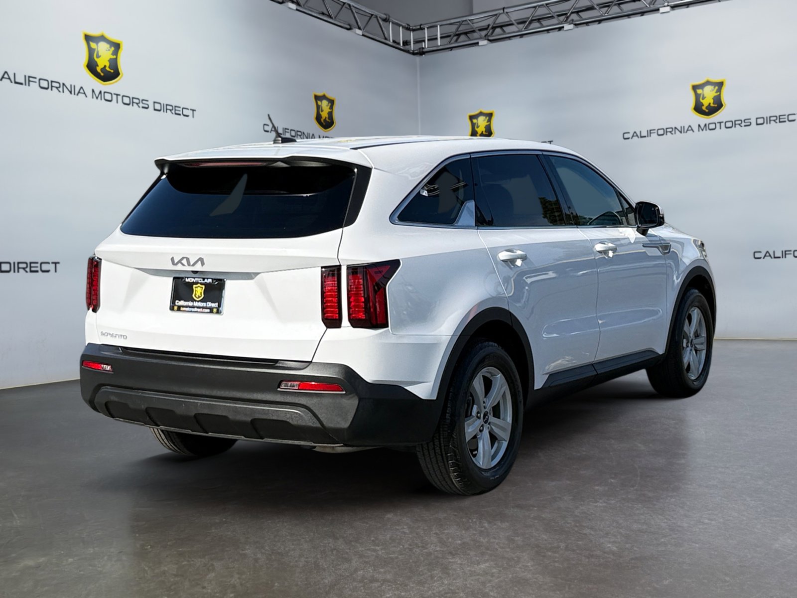 Used 2023 Kia Sorento LX image 5