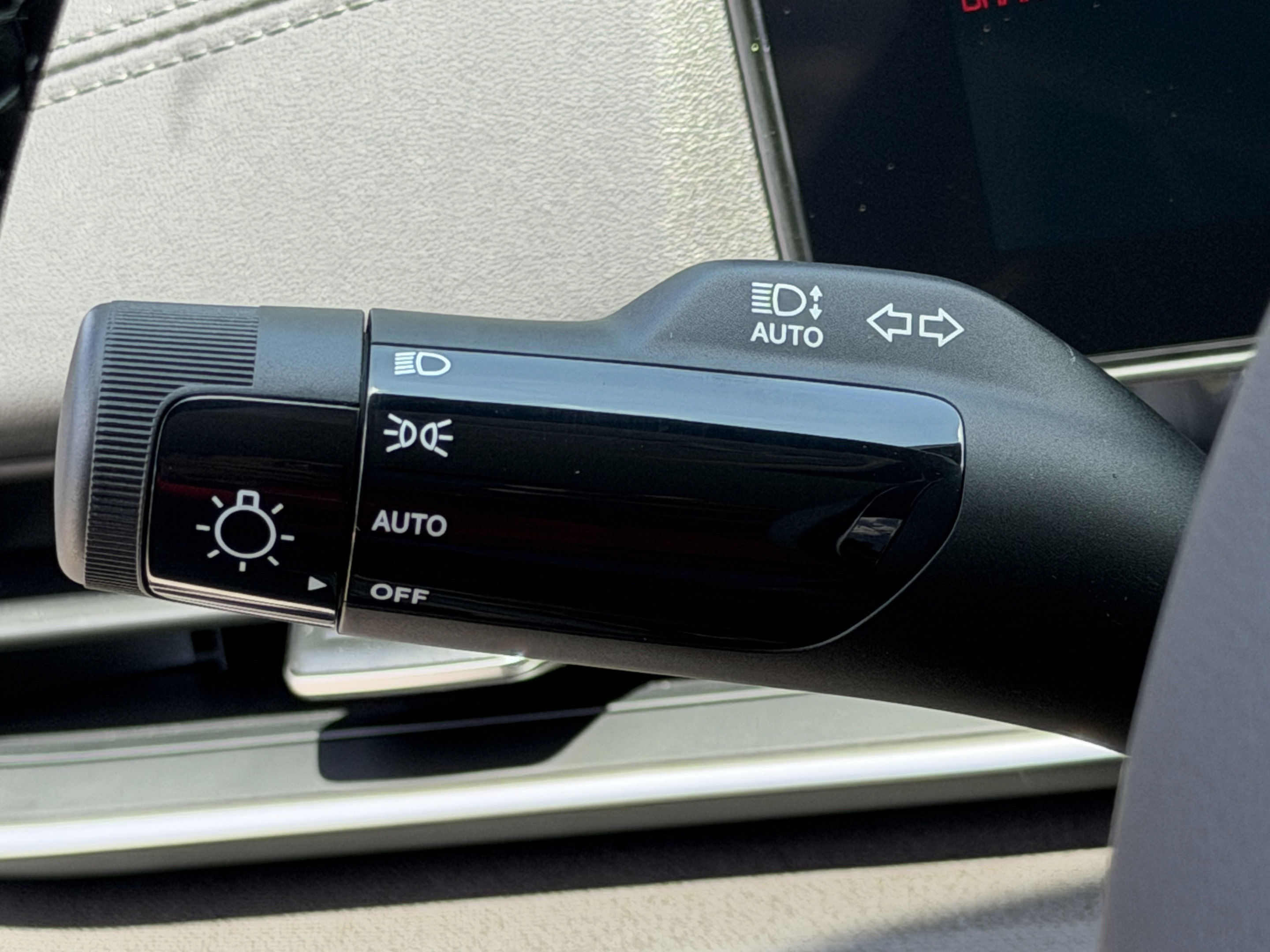 New 2026 Kia Carnival EX FWD image 16