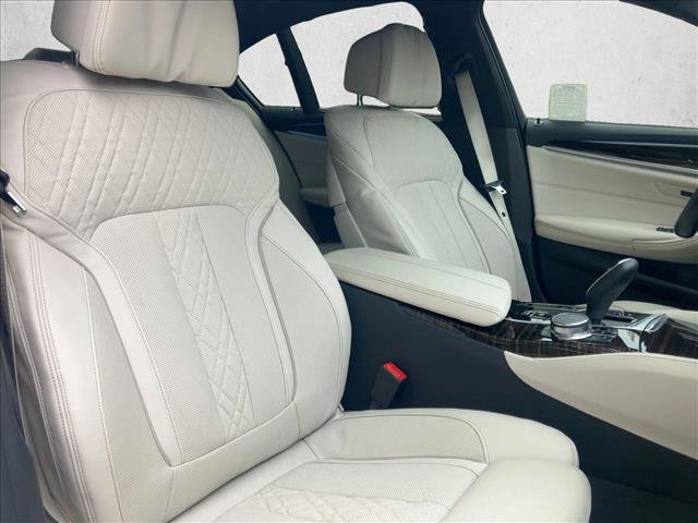 Used 2023 BMW 530e xDrive w/ Executive Package image 21