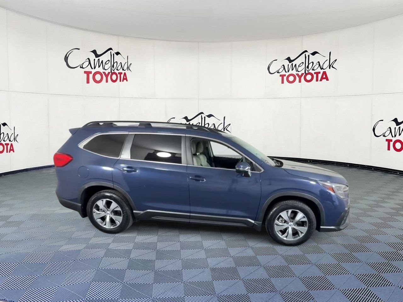 Used 2023 Subaru Ascent Premium w/ Convenience Package AWD/4WD image 4