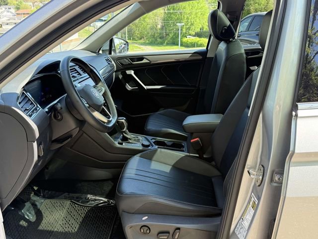 Used 2022 Volkswagen Tiguan SE w/ Panoramic Sunroof Package AWD/4WD image 10