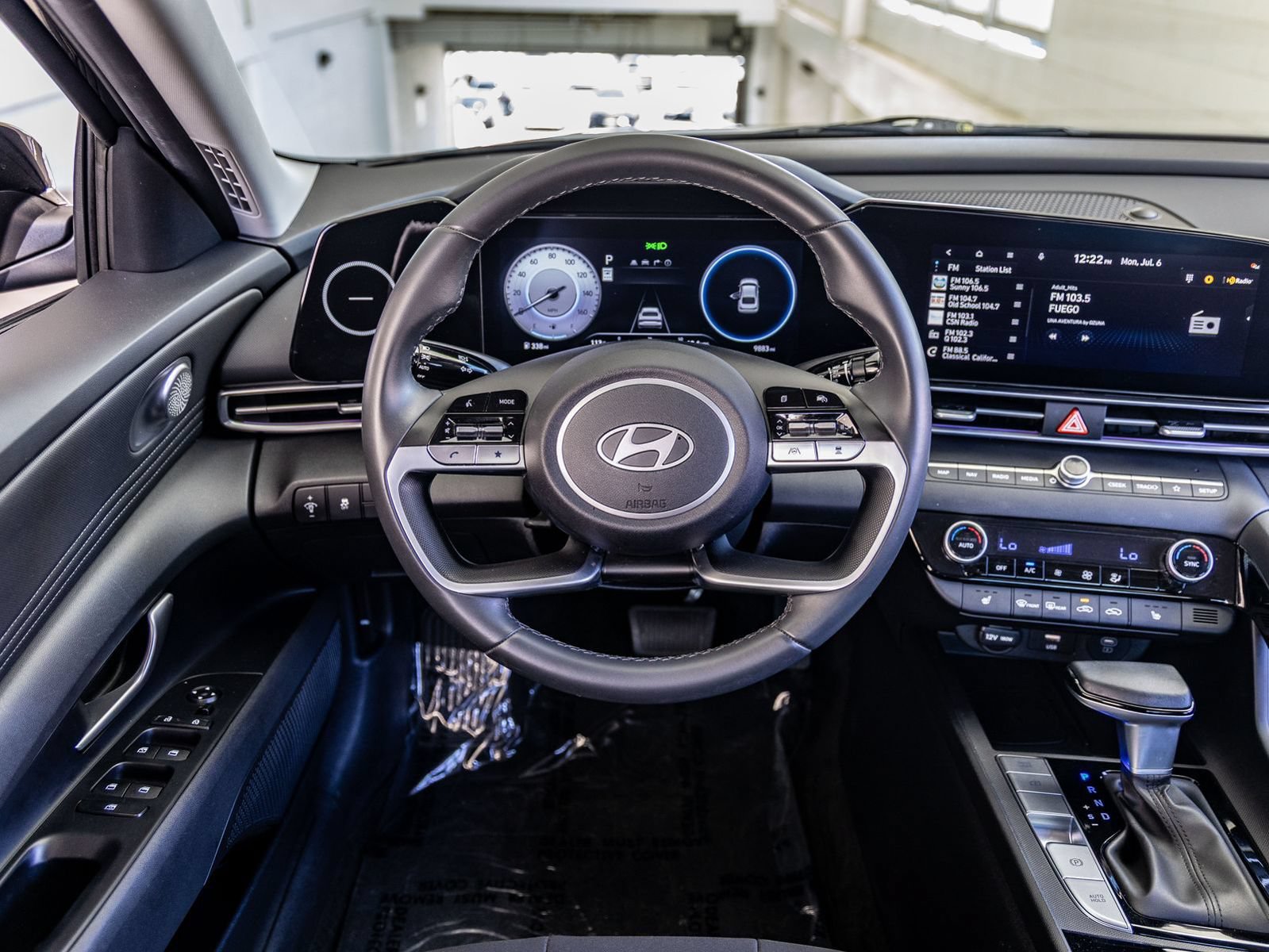 Used 2025 Hyundai Elantra SEL FWD image 19