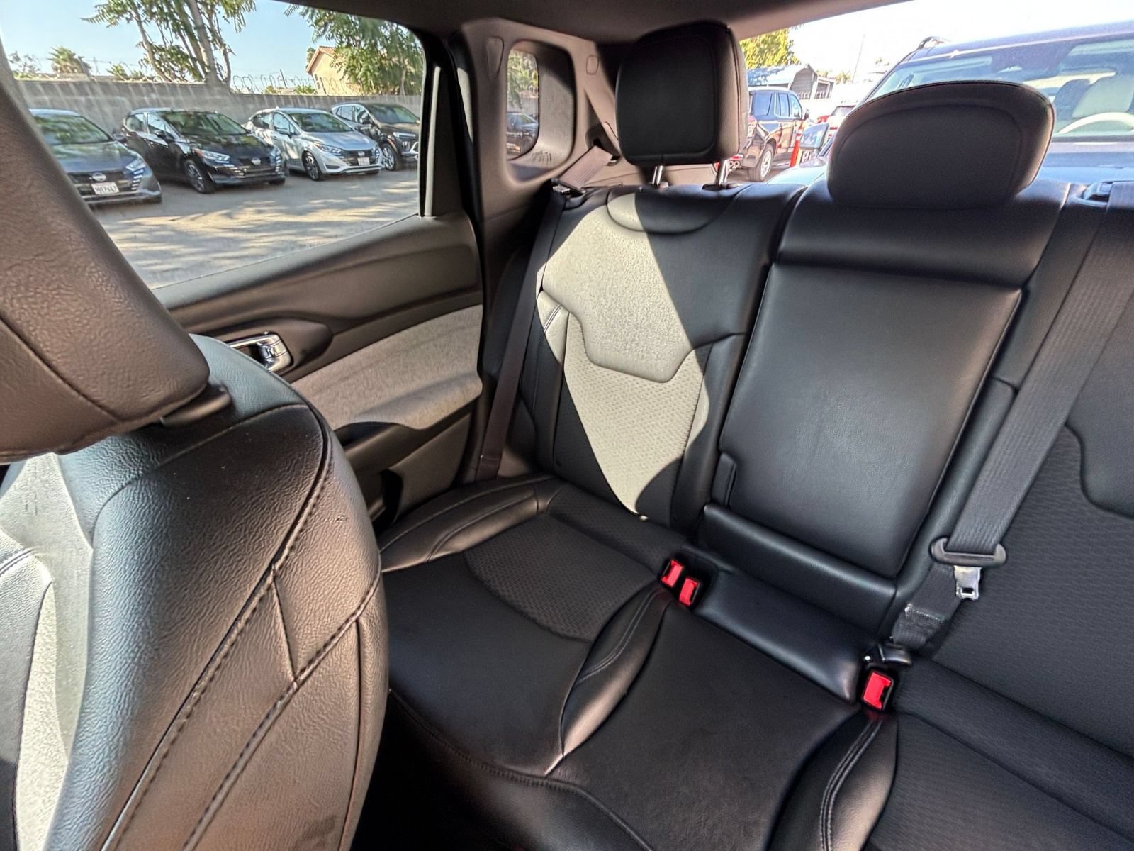 Used 2025 Jeep Compass Latitude AWD/4WD image 39