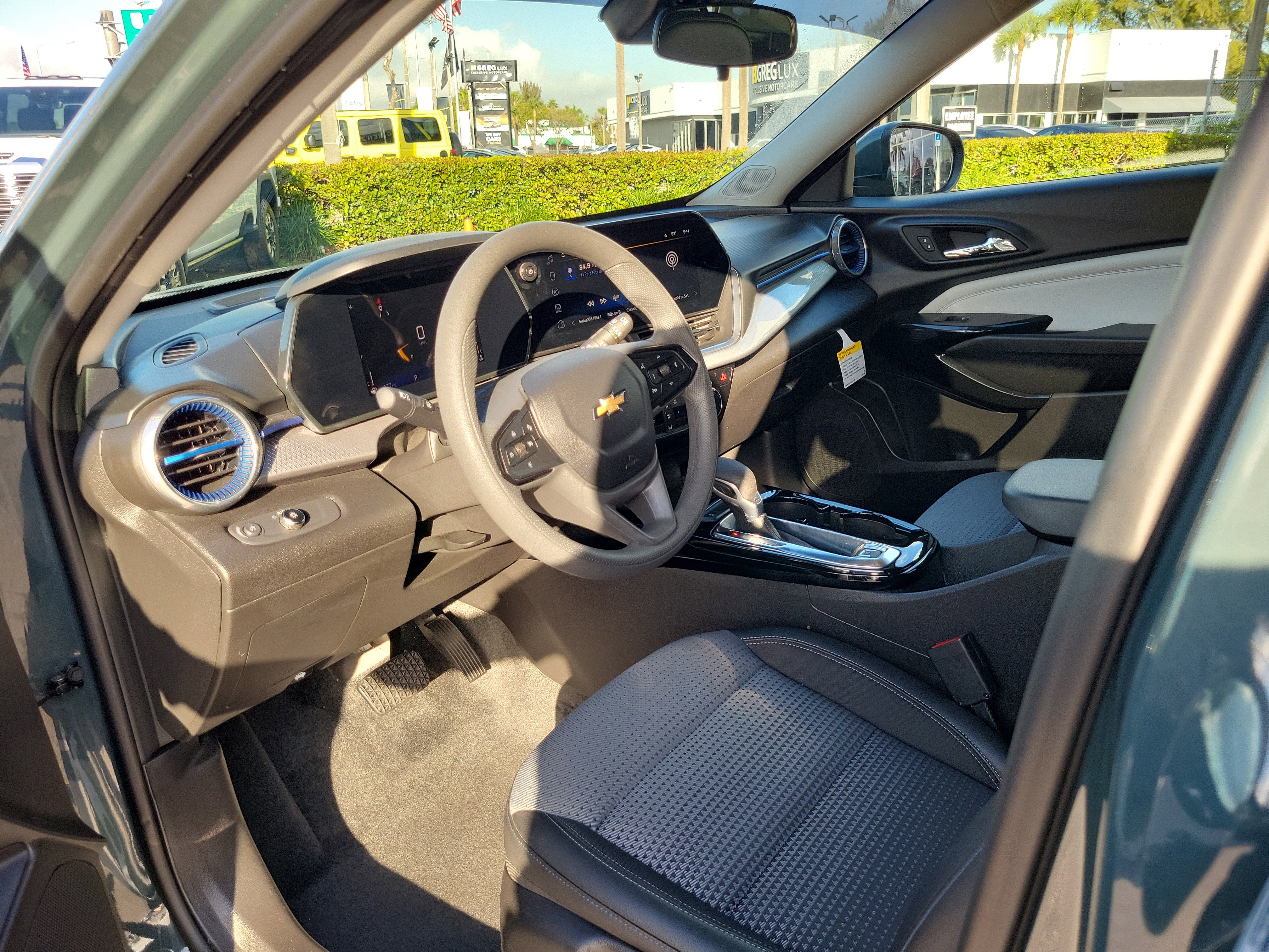 Used 2025 Chevrolet Trax LT image 9