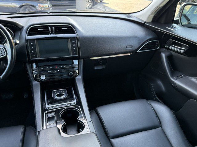 Used 2017 Jaguar F-PACE Premium AWD/4WD image 24