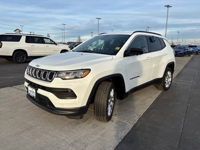 Used 2024 Jeep Compass Latitude AWD/4WD image 7