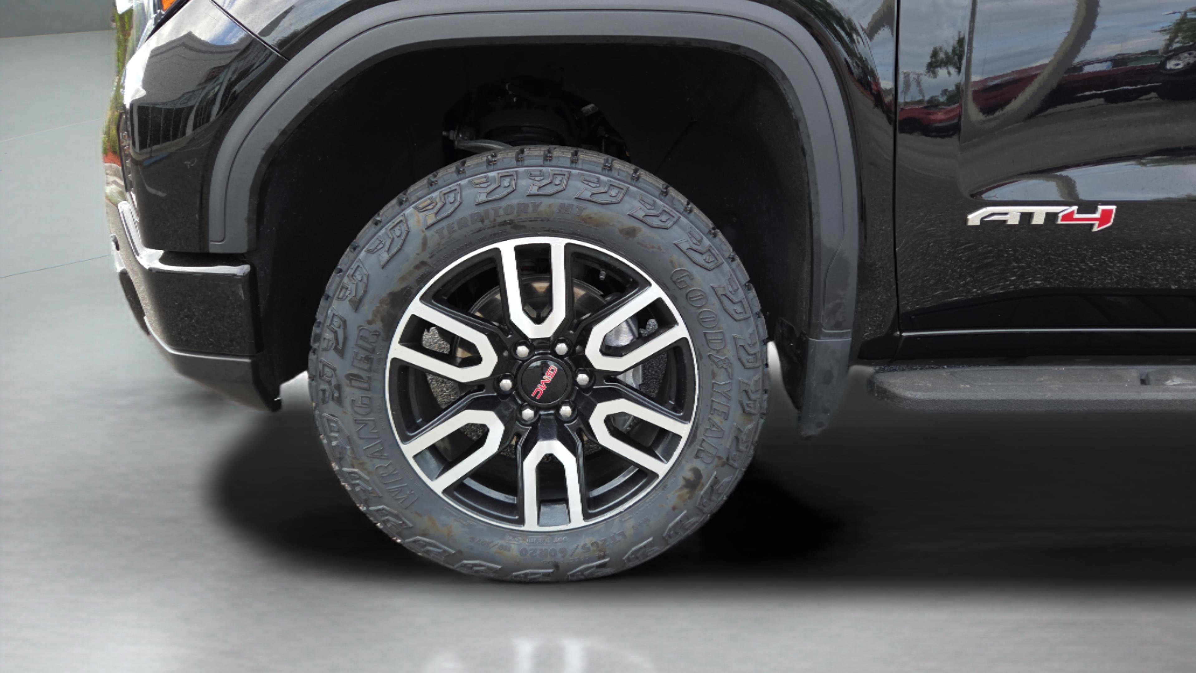 Certified 2024 GMC Sierra 1500 AT4 w/ Technology Package AWD/4WD image 9