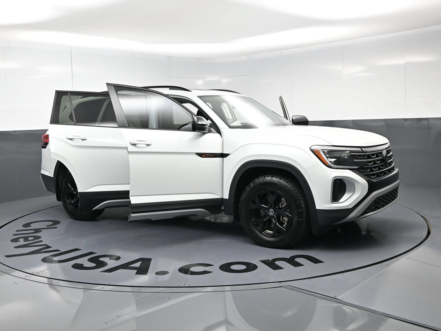 Used 2024 Volkswagen Atlas Peak Edition SEL AWD/4WD image 26