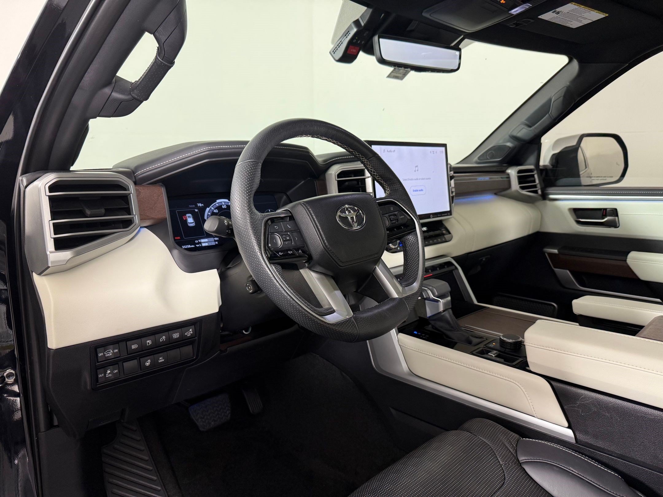 Used 2024 Toyota Sequoia Capstone AWD/4WD image 4