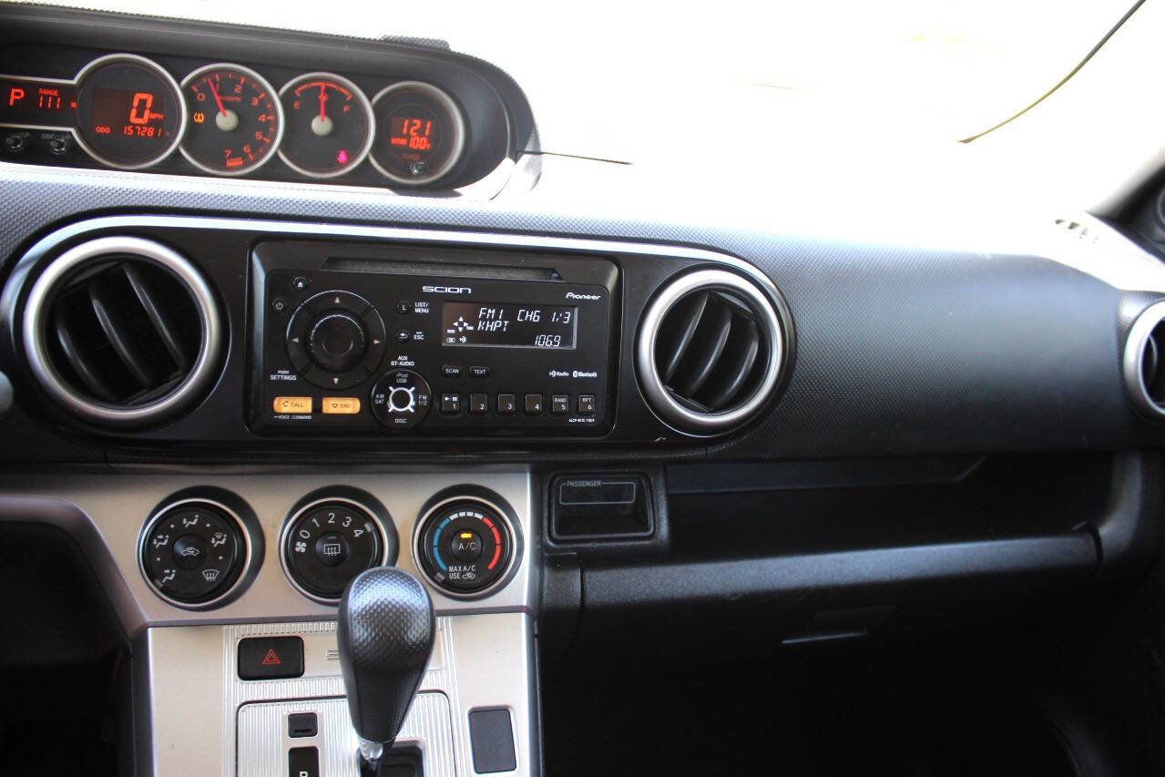 Used 2012 Scion xB FWD image 9