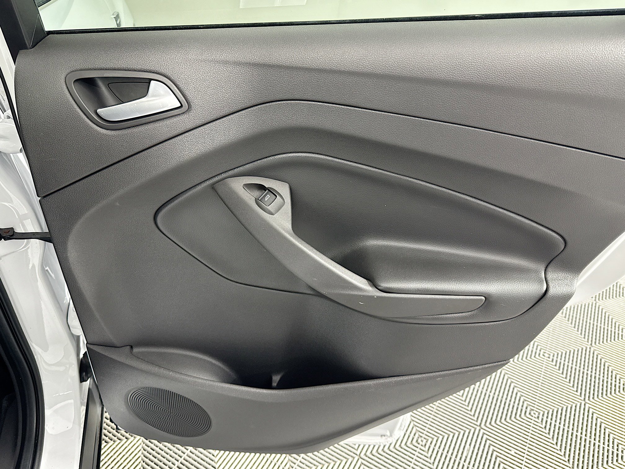 Used 2017 Ford Escape SE image 25