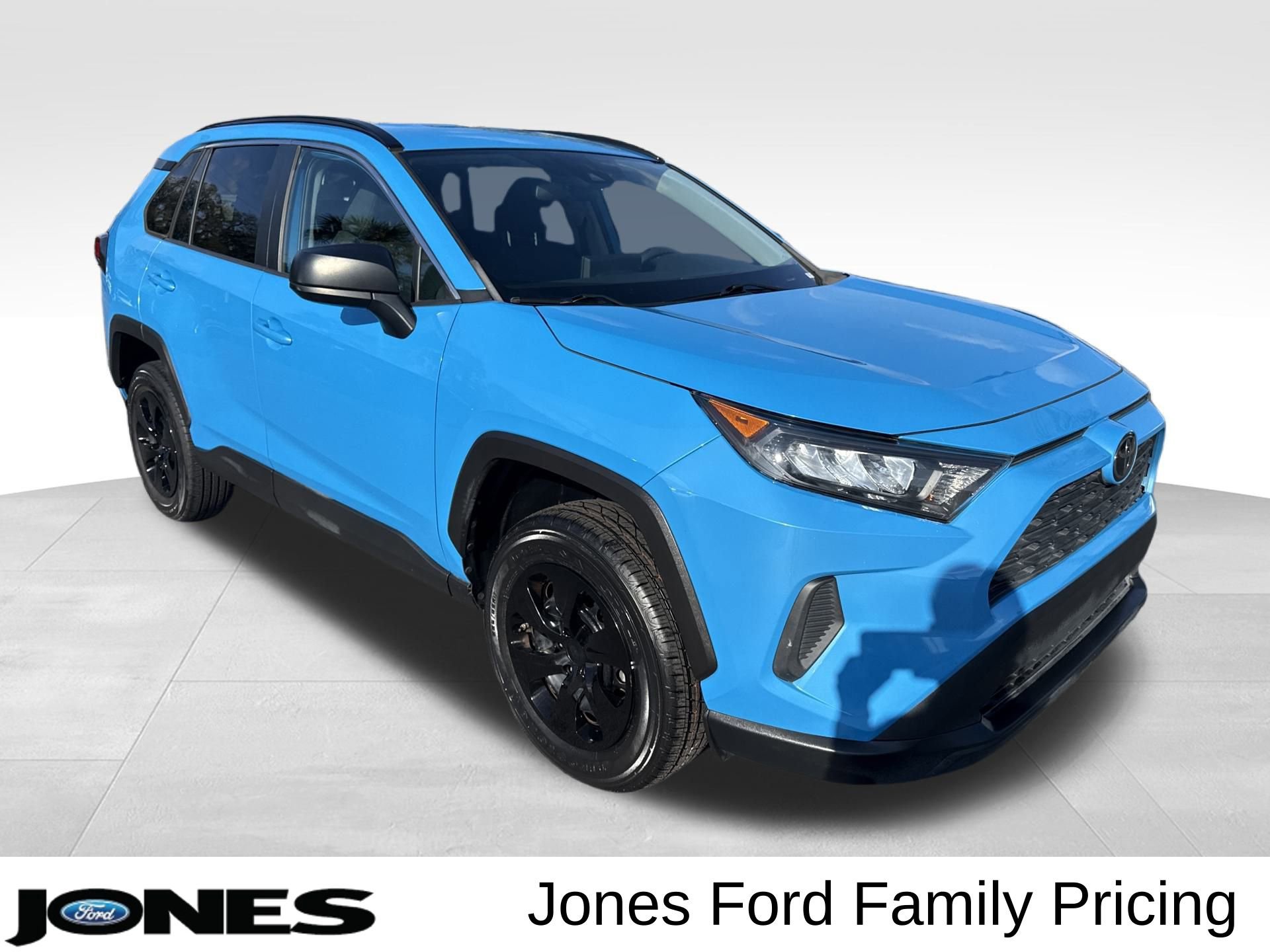 Used 2019 Toyota RAV4 LE image 1