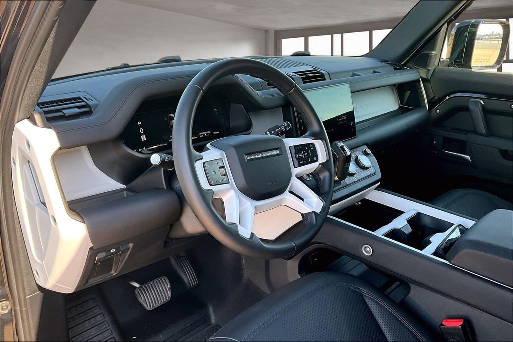 Used 2025 Land Rover Defender 110 S image 13