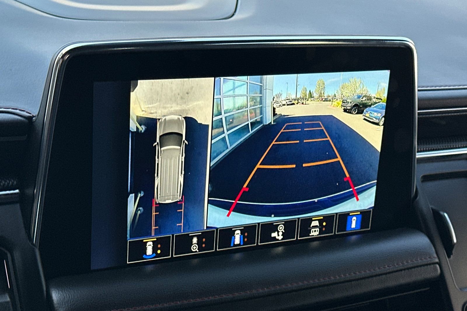 Used 2022 Chevrolet Tahoe RST w/ Luxury Package AWD/4WD image 19