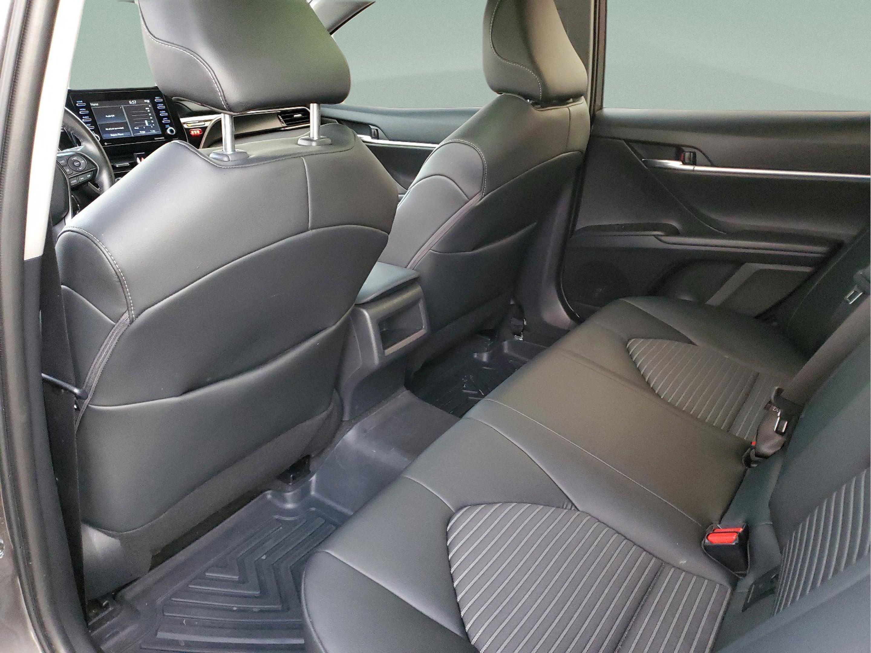 Used 2023 Toyota Camry SE image 6