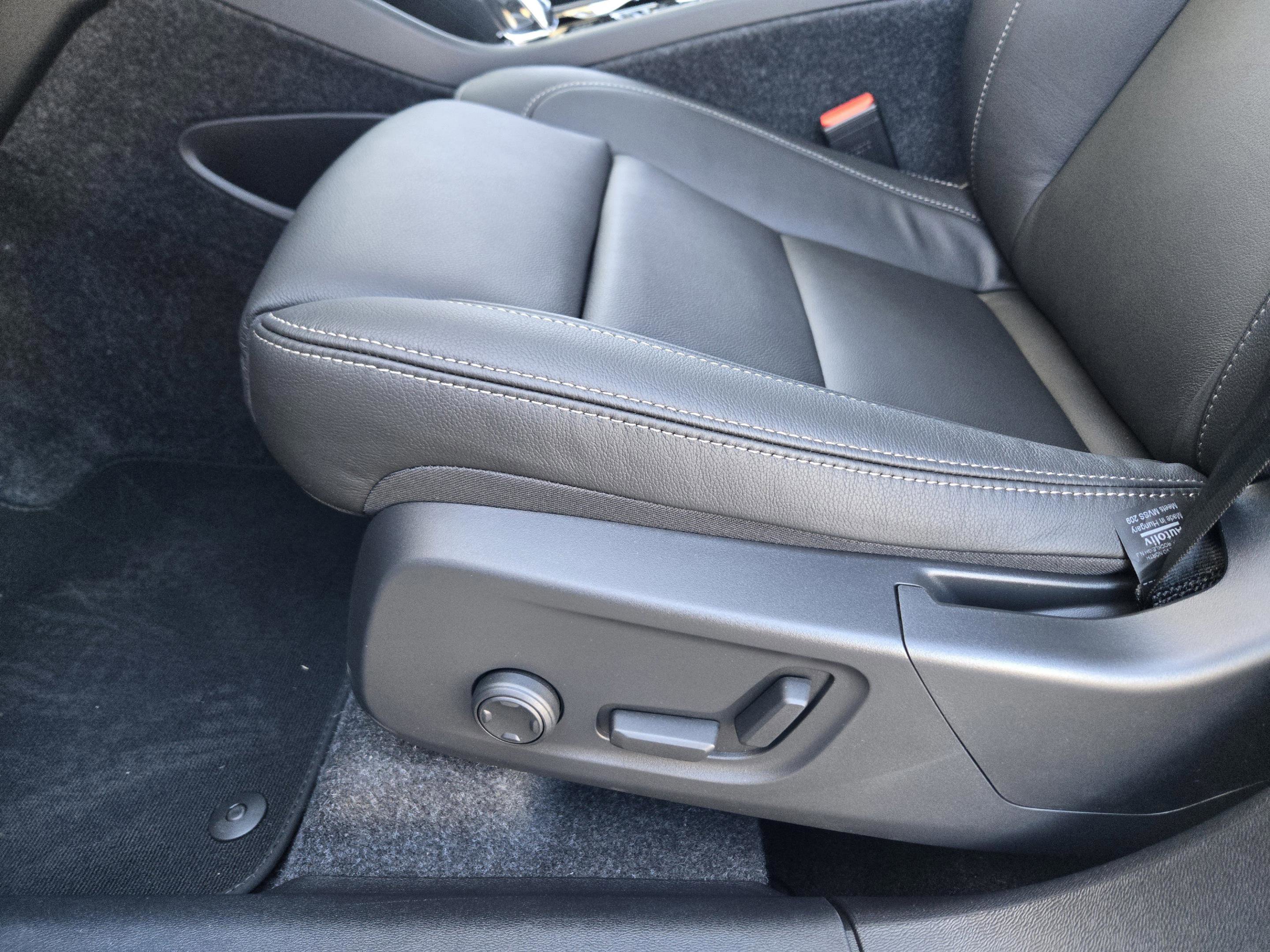 New 2026 Volvo XC40 B4 Plus w/ Protection Package Premier FWD image 21
