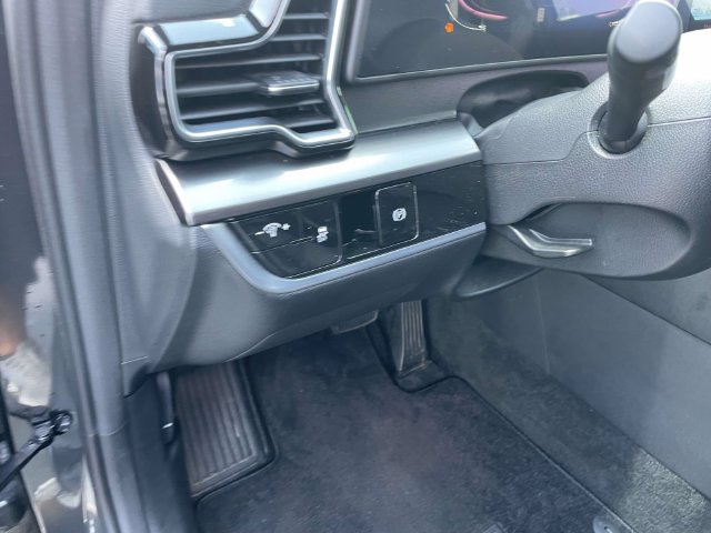 Certified 2025 Kia Sportage EX FWD image 24