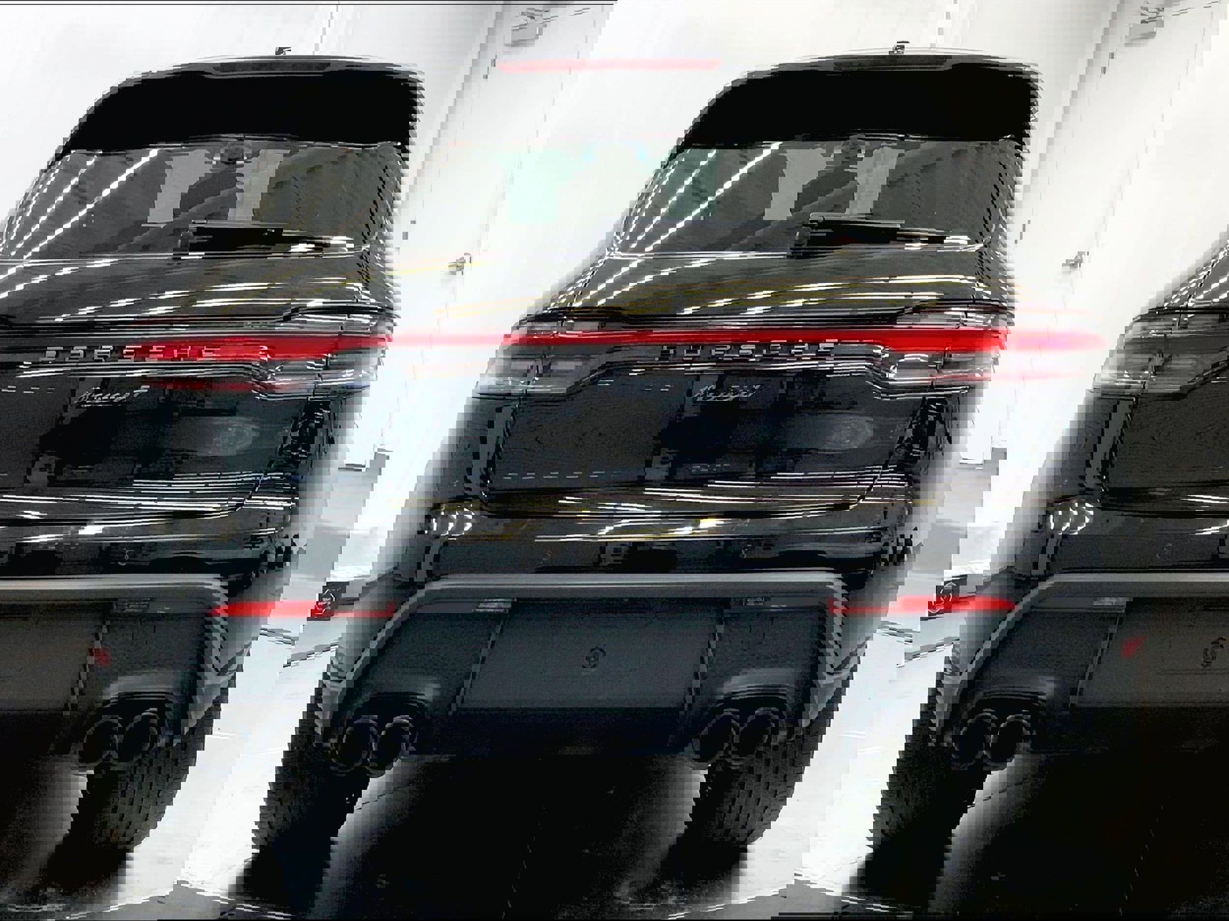 Used 2023 Porsche Macan Turbo image 6