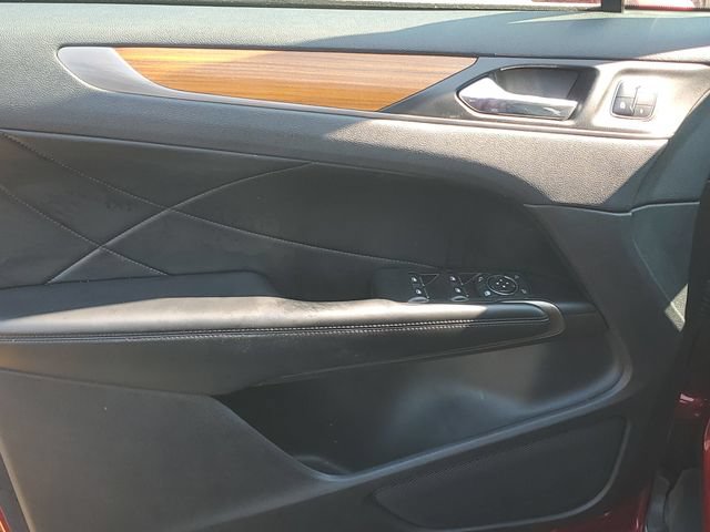 Used 2018 Lincoln MKC Select w/ Select Plus Package AWD/4WD image 16