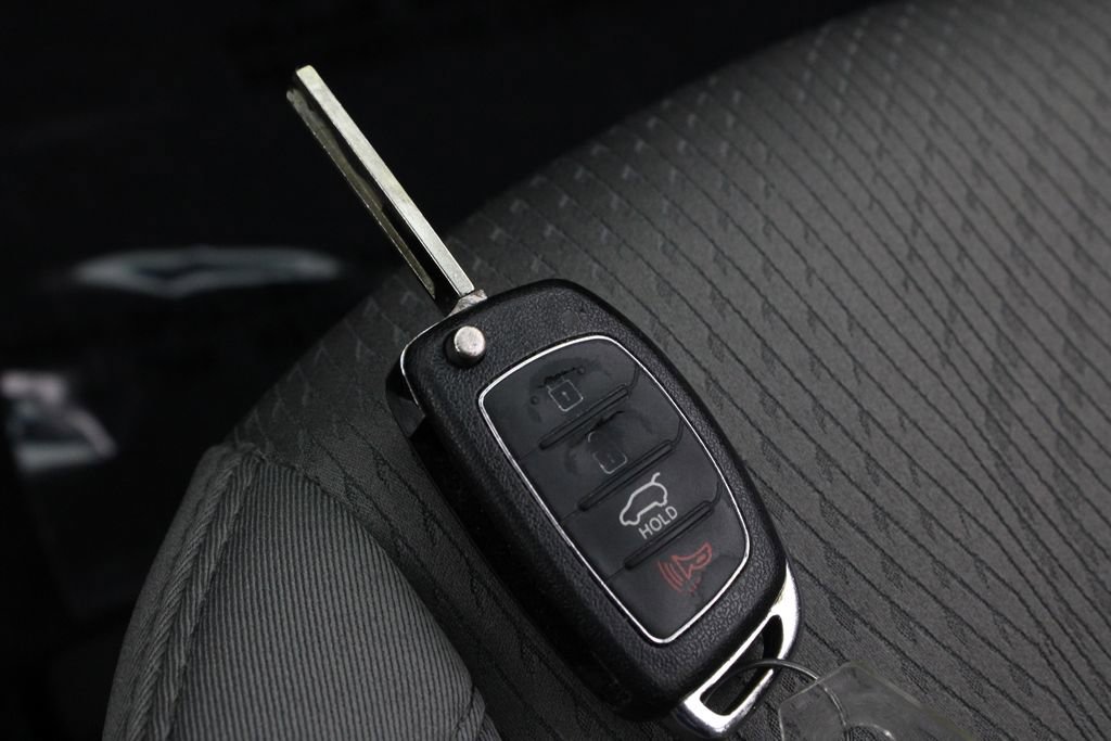 Used 2015 Hyundai Santa Fe Sport w/ Option Group 02 FWD image 29