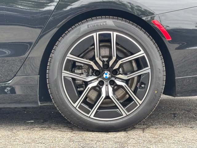 Certified 2024 BMW i7 eDrive50 w/ M Sport Package RWD image 3
