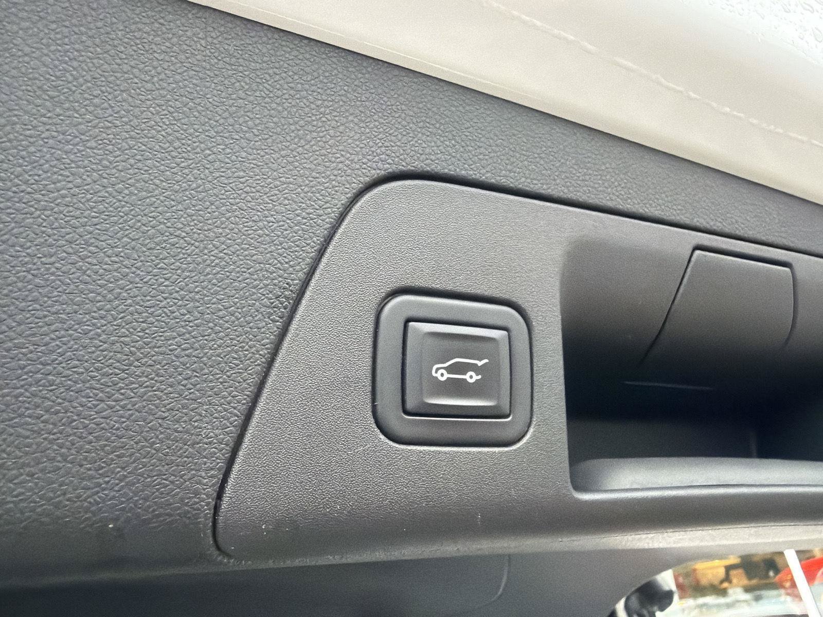 Used 2023 Buick Envision Avenir AWD/4WD image 46