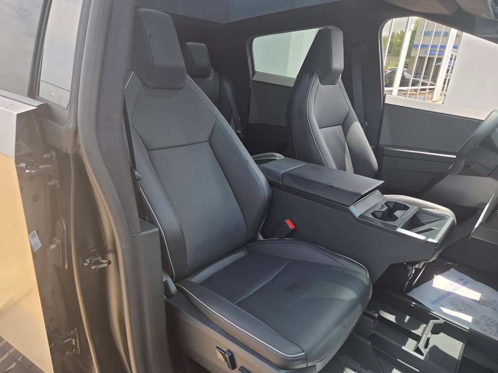 Used 2024 Tesla Cybertruck AWD Crew Cab image 28