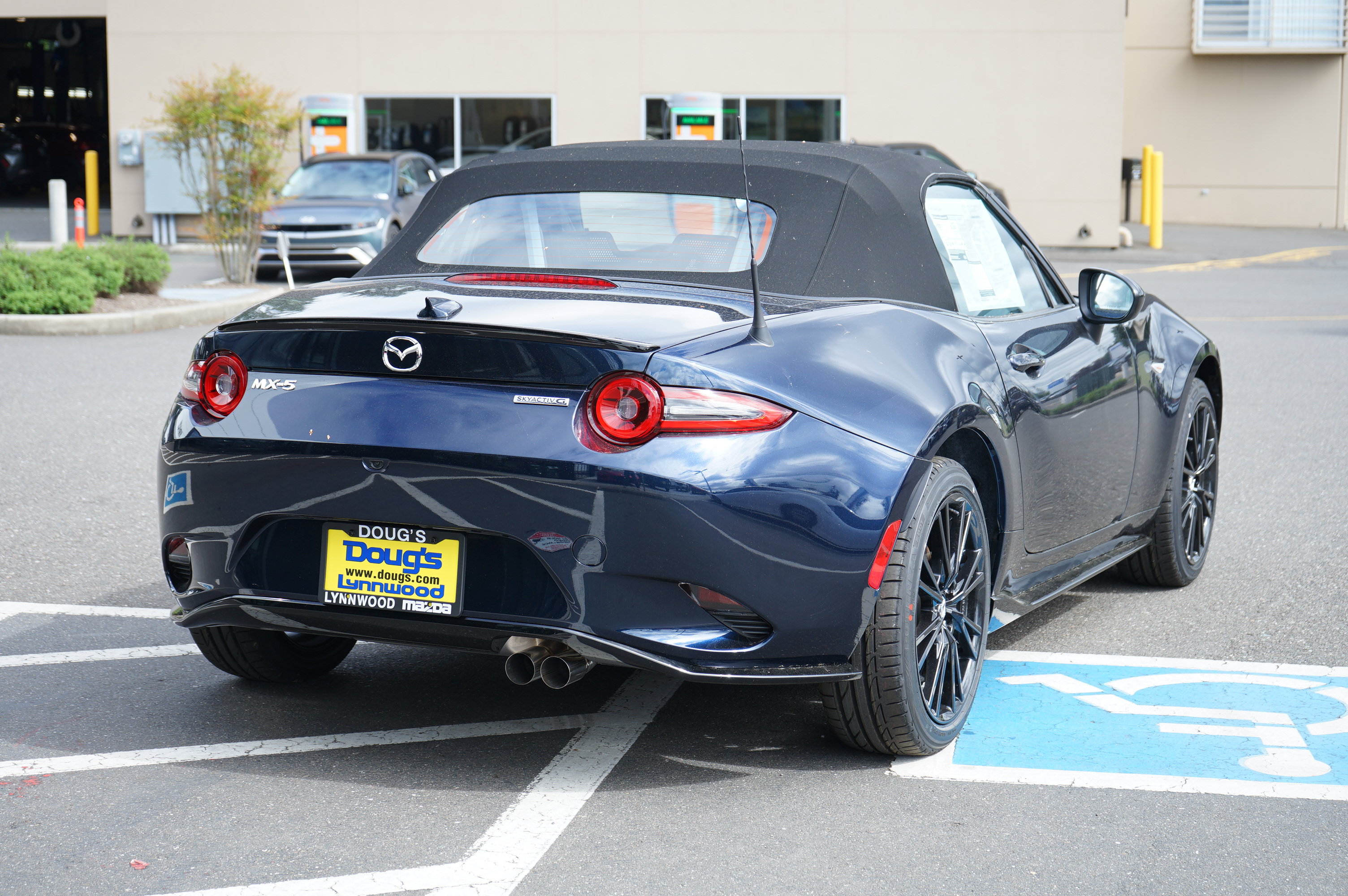 New 2026 MAZDA MX-5 Miata Club w/ Appearance Package RWD image 4
