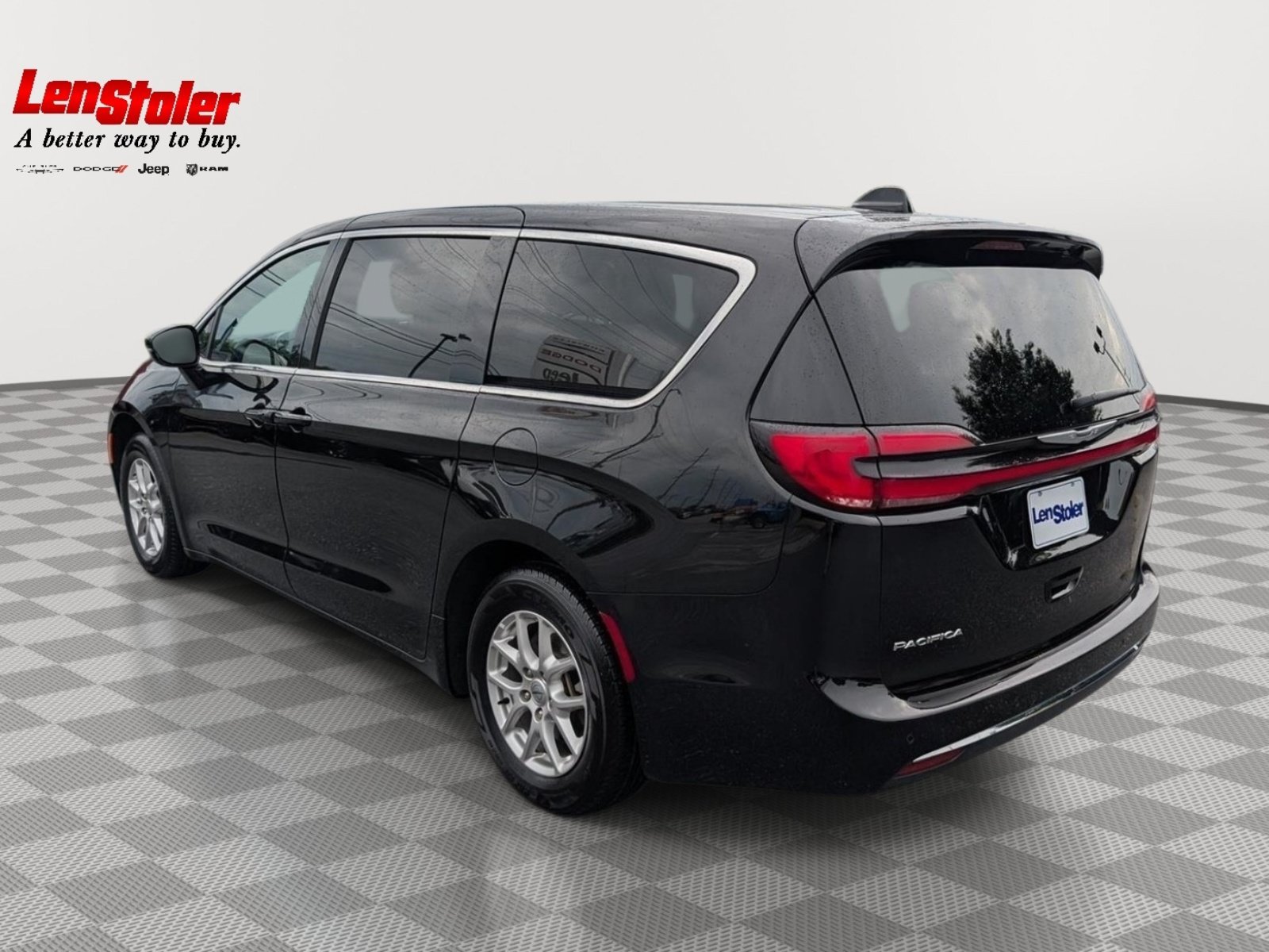 Used 2025 Chrysler Pacifica Select FWD image 3