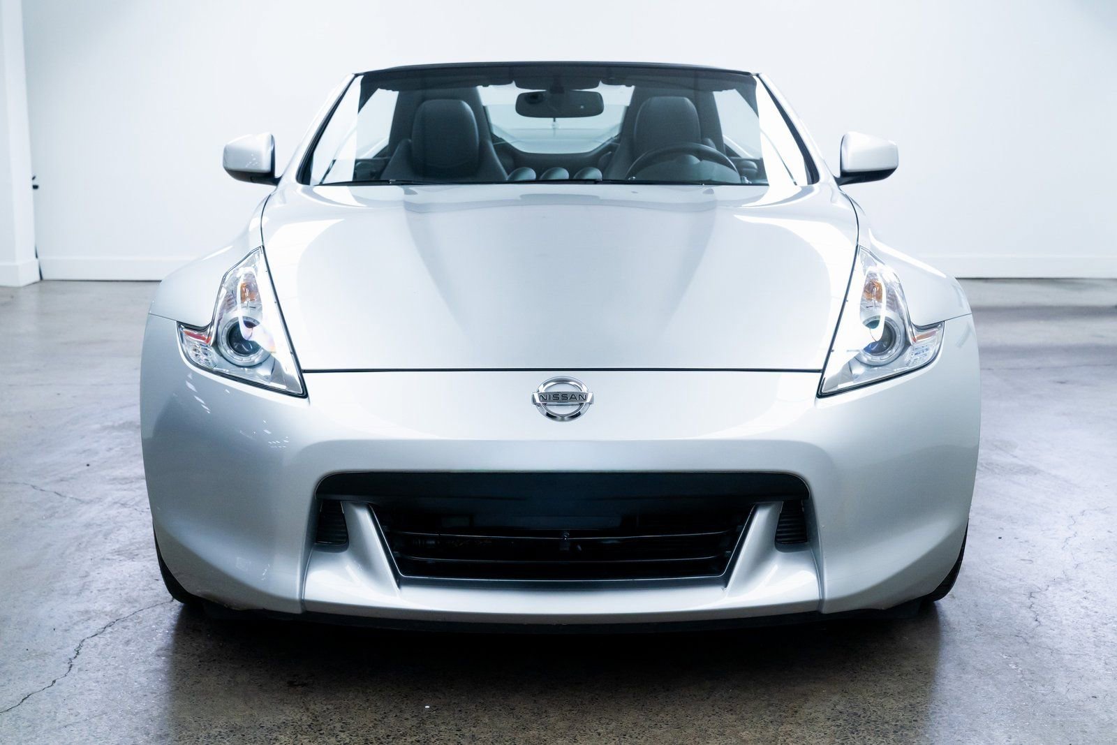 Used 2011 Nissan 370Z Touring image 2