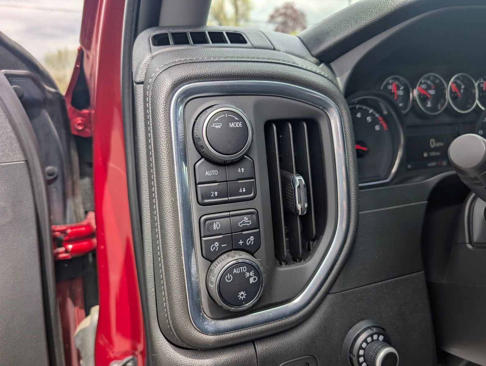 Used 2022 Chevrolet Silverado 1500 RST AWD/4WD image 11