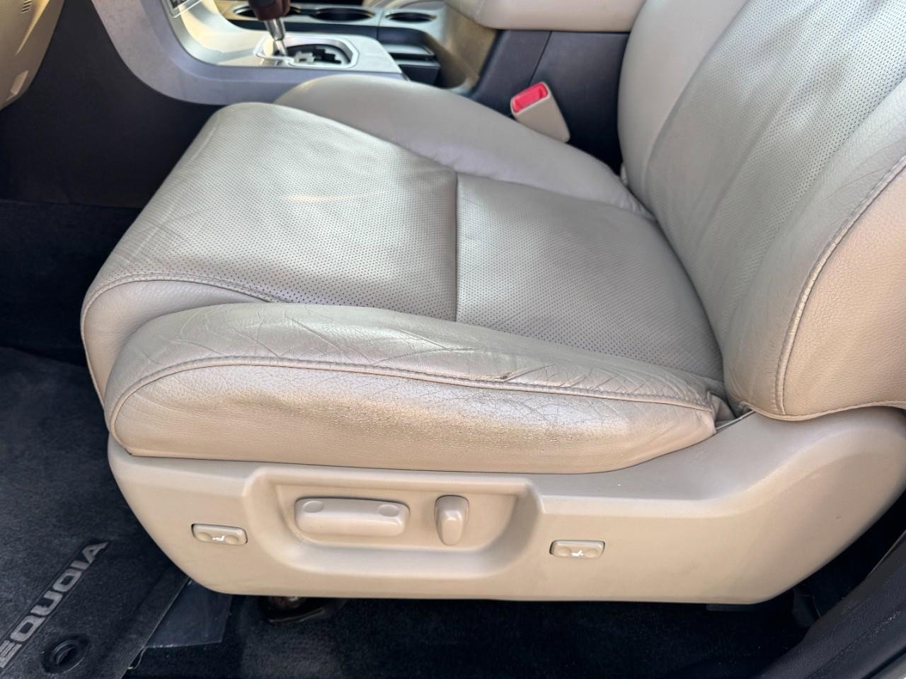 Used 2014 Toyota Sequoia Platinum image 17