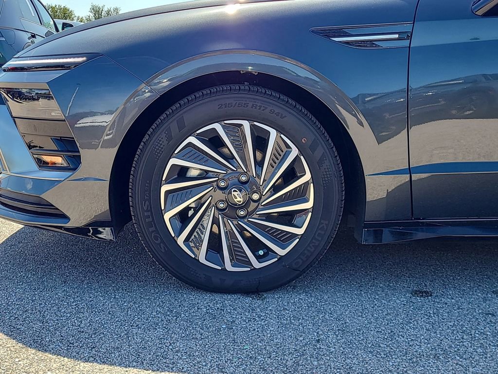 New 2025 Hyundai Sonata SEL image 3