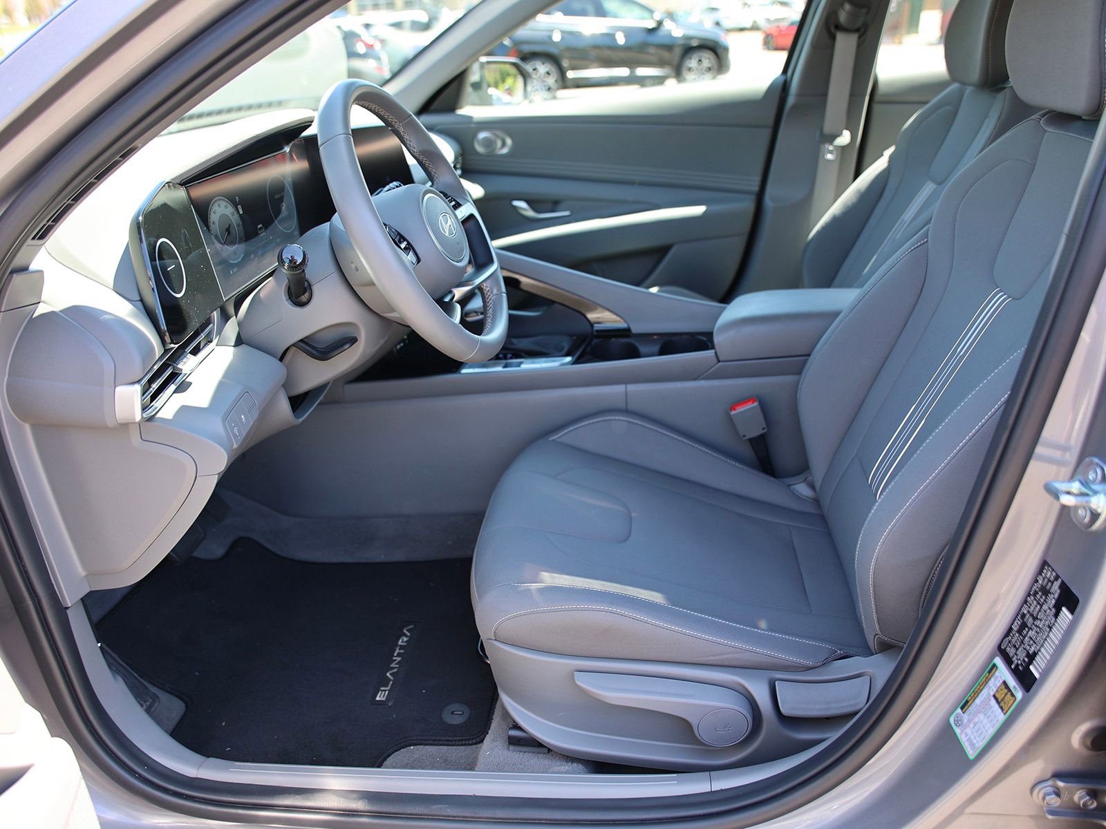 Used 2025 Hyundai Elantra SEL FWD image 14