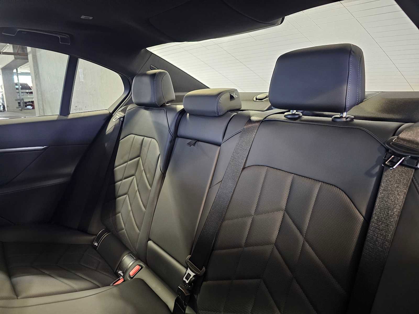 Used 2025 BMW 530i xDrive w/ M Sport Package image 33