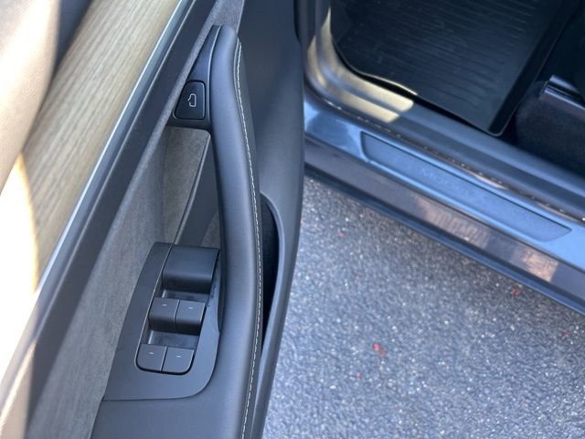 Used 2023 Tesla Model Y Long Range image 11