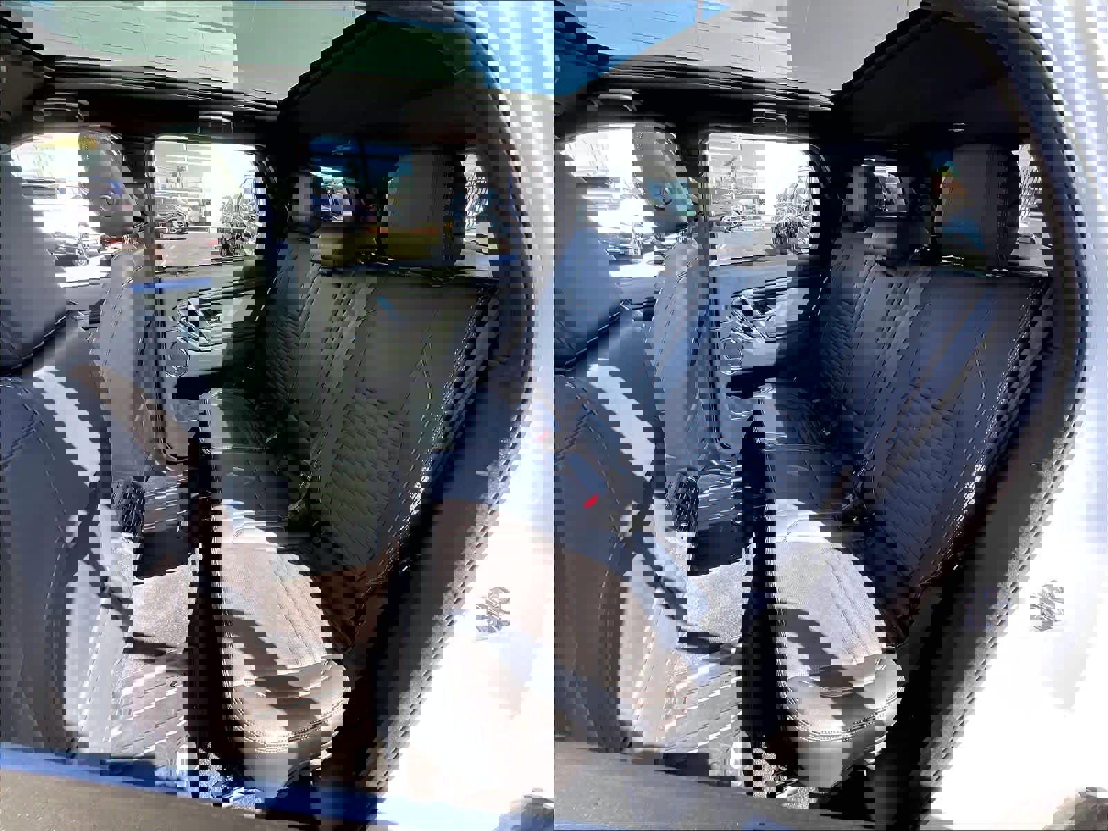 Used 2025 Land Rover Discovery Sport Dynamic SE image 27