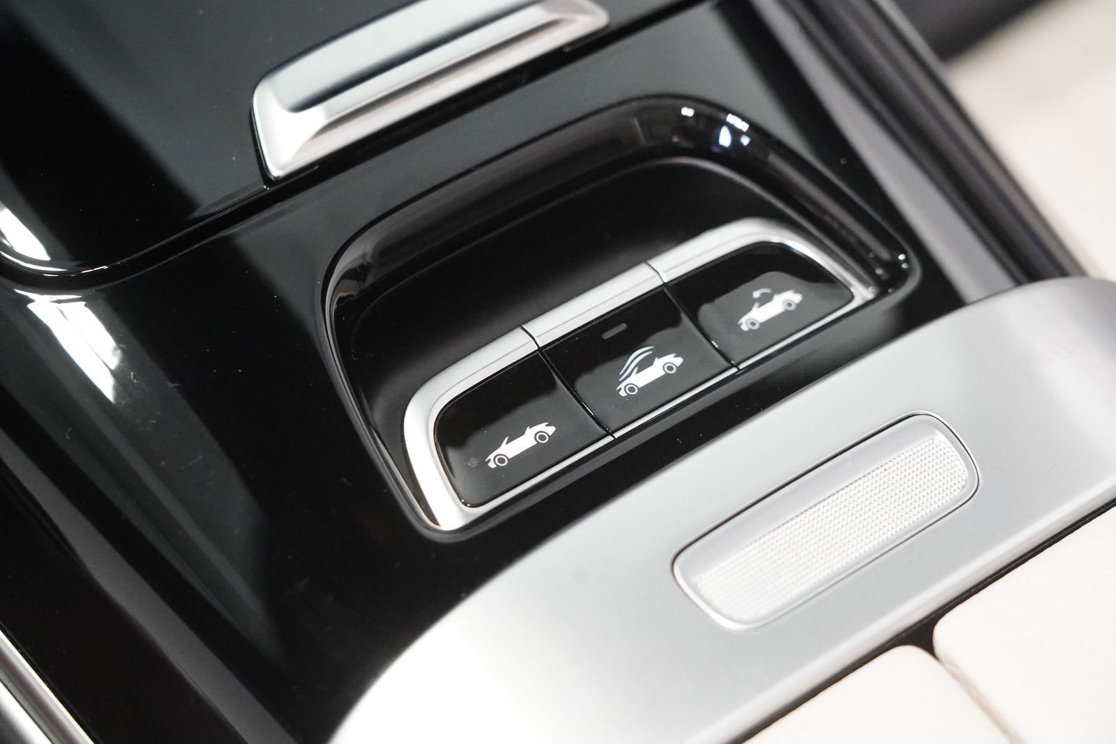 Certified 2026 Mercedes-Benz CLE 300 4MATIC Cabriolet image 29