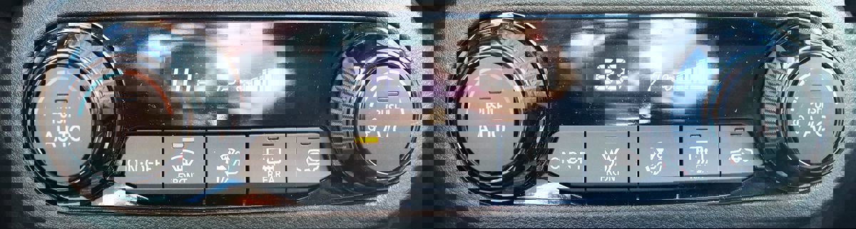 Used 2023 Nissan Kicks SR image 44