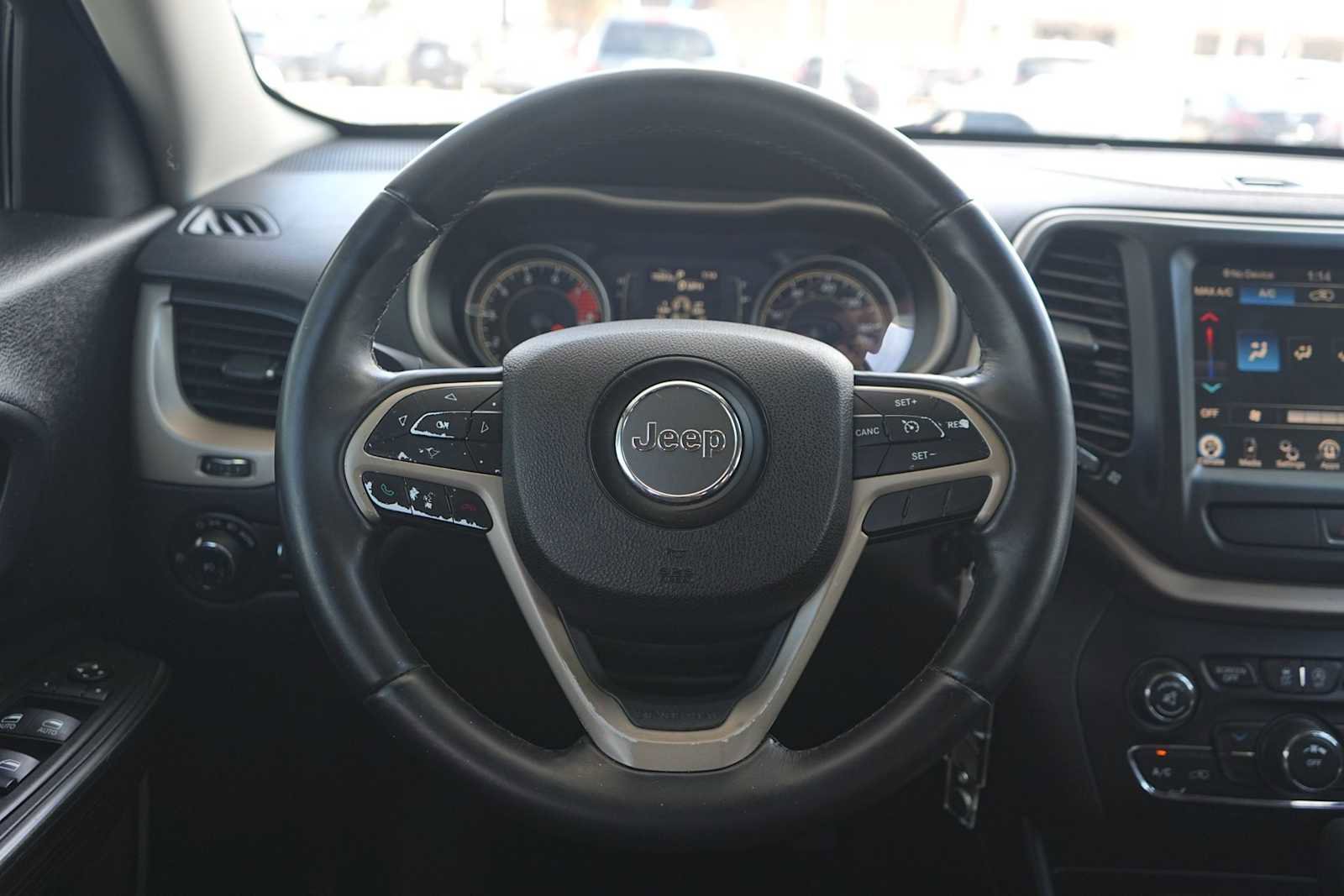 Used 2017 Jeep Cherokee Latitude w/ Comfort & Sound Group FWD image 16